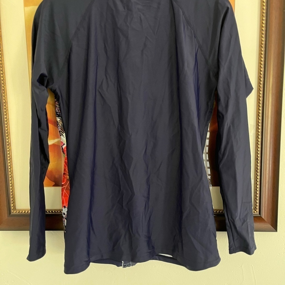 Aonihua Rash Guard - Picture 2 of 4